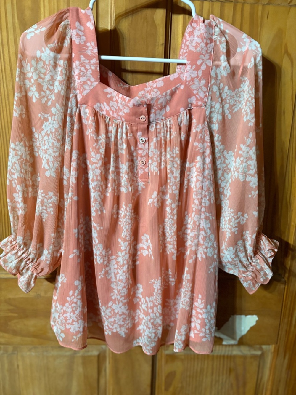 NFS-SOLD-SBAGLIEN 
LC Lauren Conrad Coral and White Floral Peasant Blouse